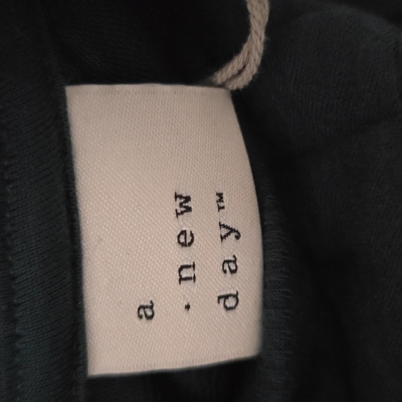 NWT a new day quilted sweatshirt - Picture 8 of 9